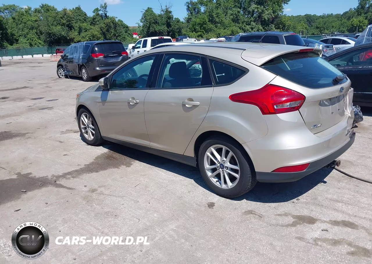 2017 Ford Focus Se VIN:1FADP3K26HL252395 - 3