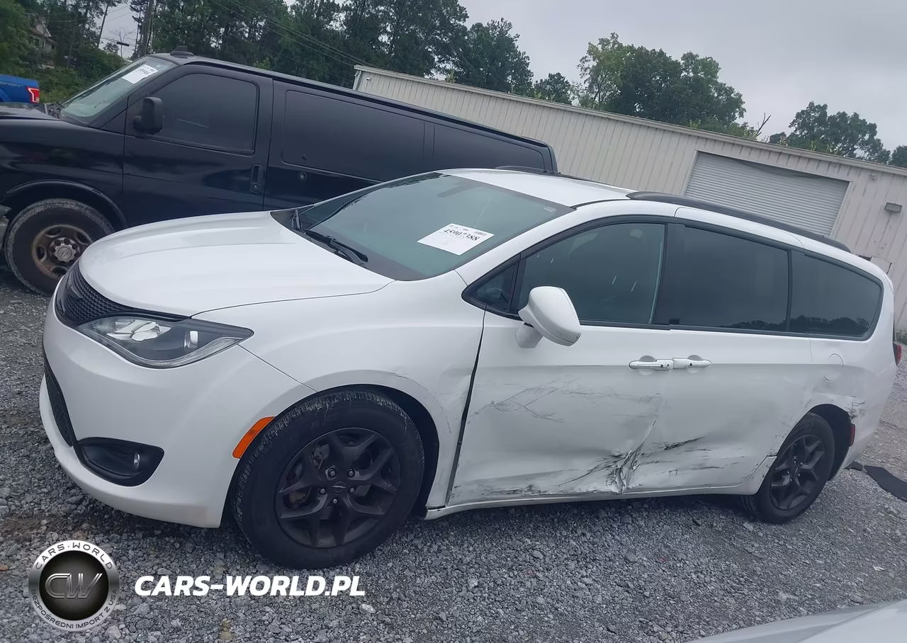 2018 Chrysler Pacifica Touring L VIN:2C4RC1BG9JR275002 - 14