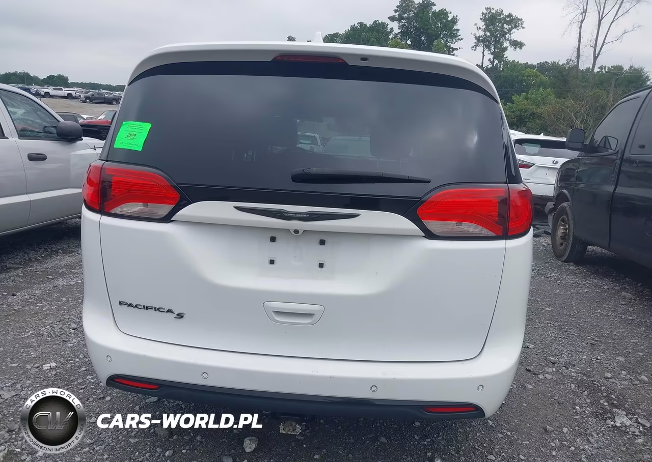 2018 Chrysler Pacifica Touring L VIN:2C4RC1BG9JR275002 - 16