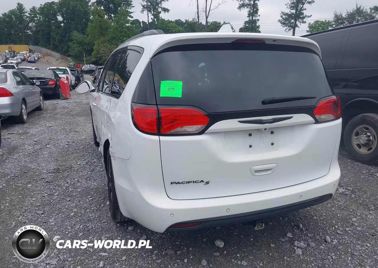 2018 Chrysler Pacifica Touring L VIN:2C4RC1BG9JR275002 - 3
