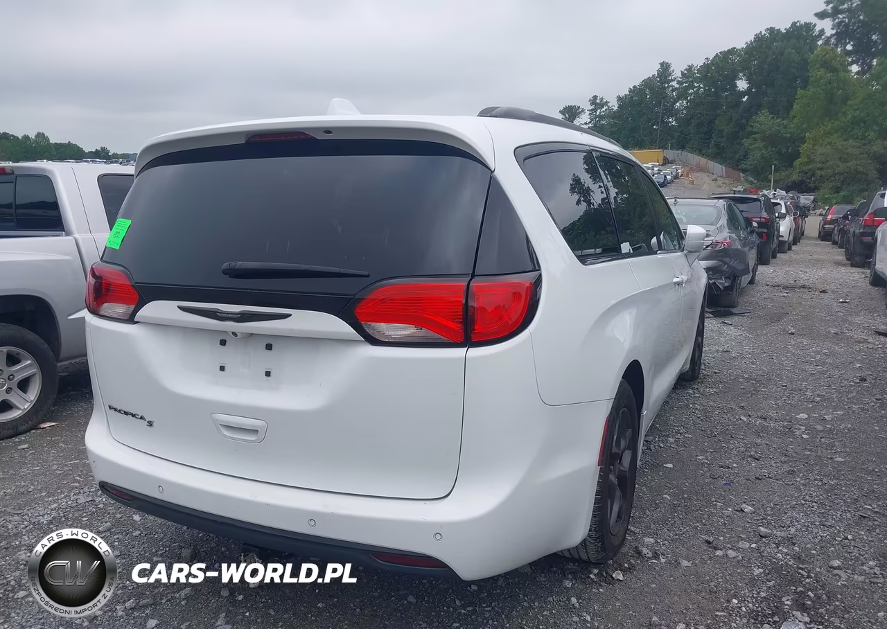 2018 Chrysler Pacifica Touring L VIN:2C4RC1BG9JR275002 - 4
