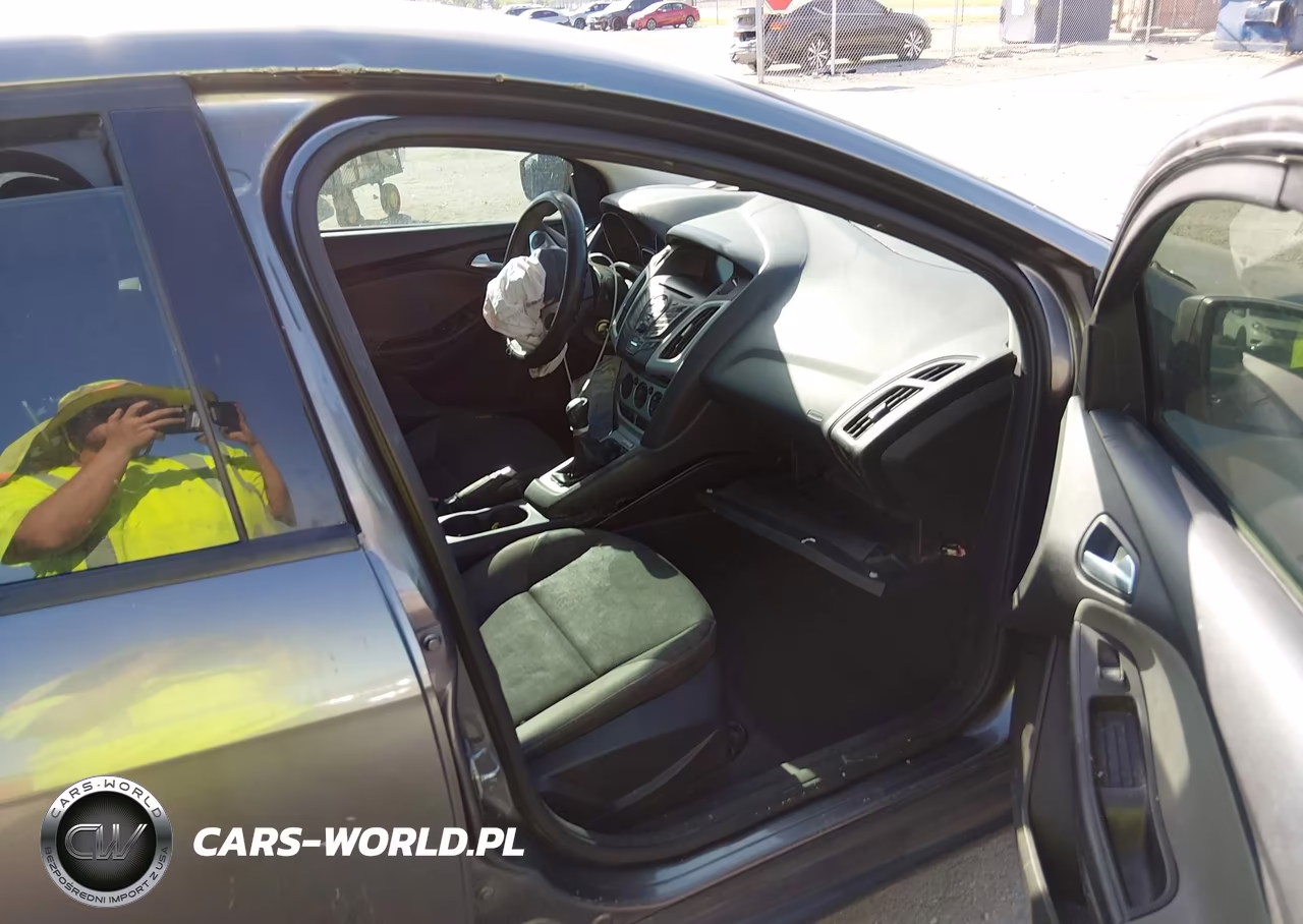 2014 Ford Focus Se VIN:1FADP3F21EL148886 - 5