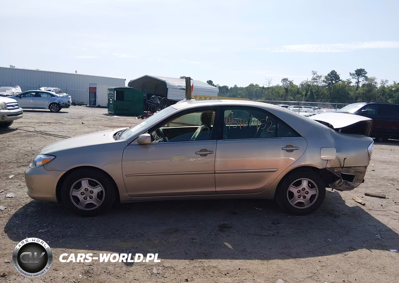 2002 Toyota Camry Le VIN:4T1BF30K22U536854 - 15