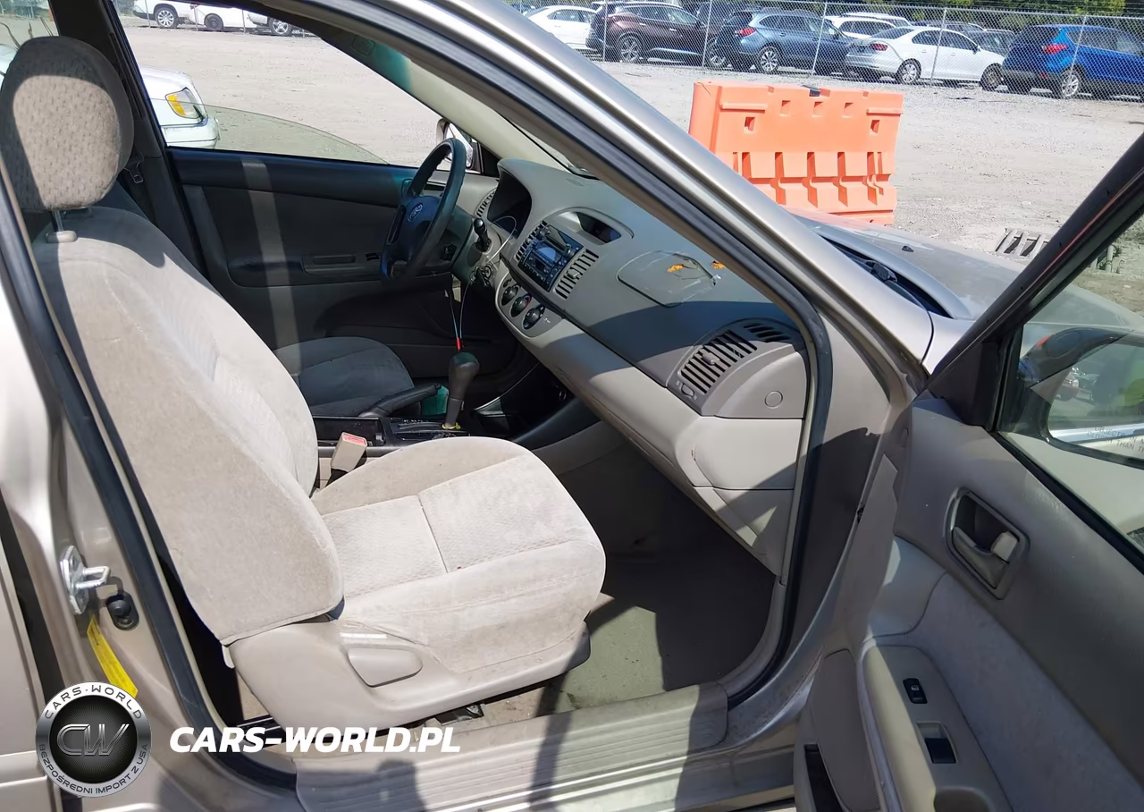 2002 Toyota Camry Le VIN:4T1BF30K22U536854 - 5
