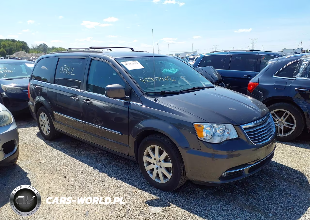 2015 Chrysler Town & Country Touring – zdjęcie 1 z 11