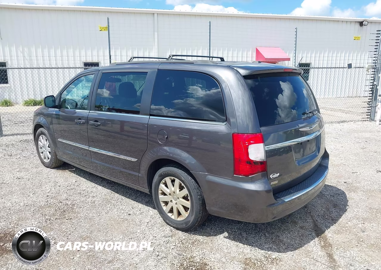 2015 Chrysler Town & Country Touring VIN:2C4RC1BG0FR717639 - 3