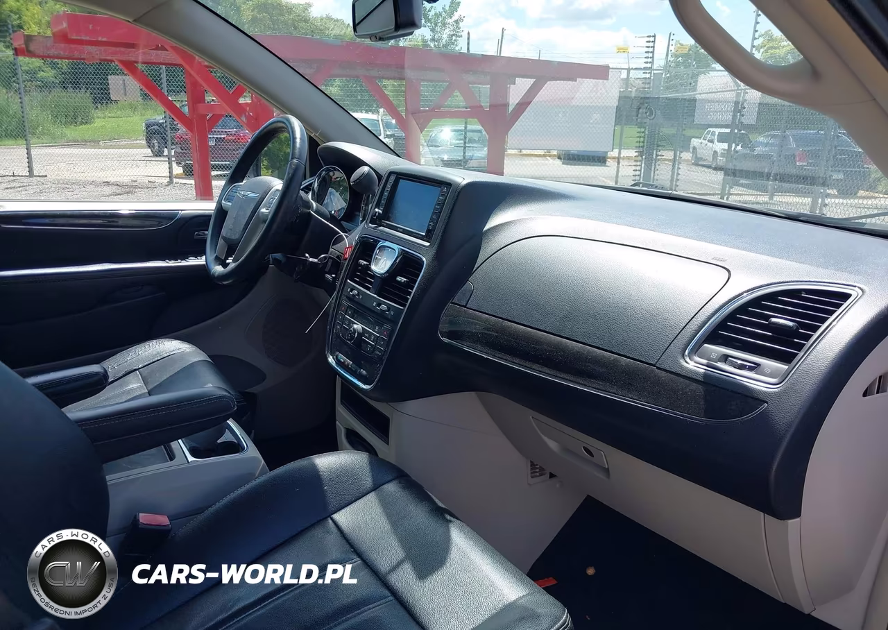 2015 Chrysler Town & Country Touring VIN:2C4RC1BG0FR717639 - 5