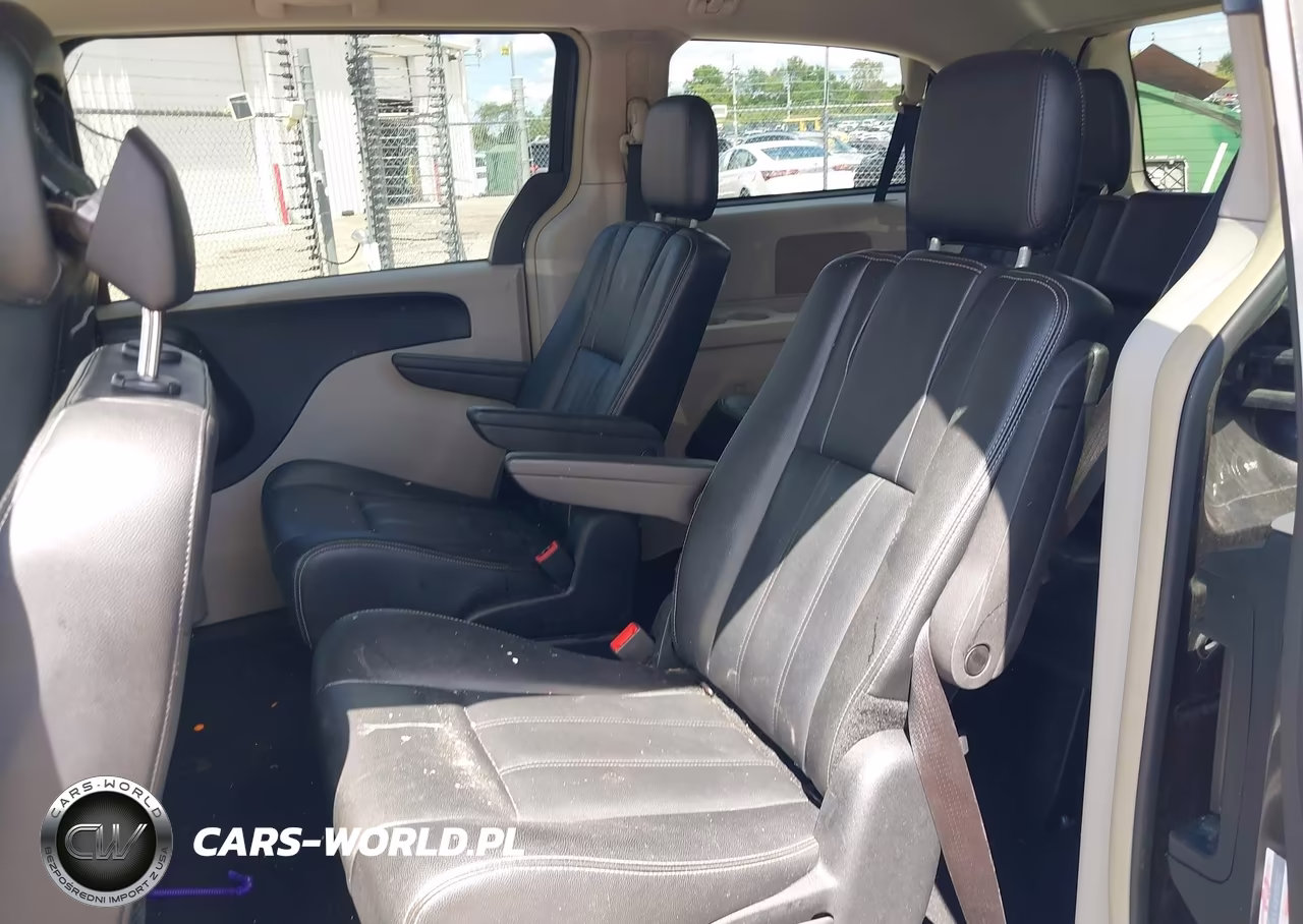 2015 Chrysler Town & Country Touring VIN:2C4RC1BG0FR717639 - 8