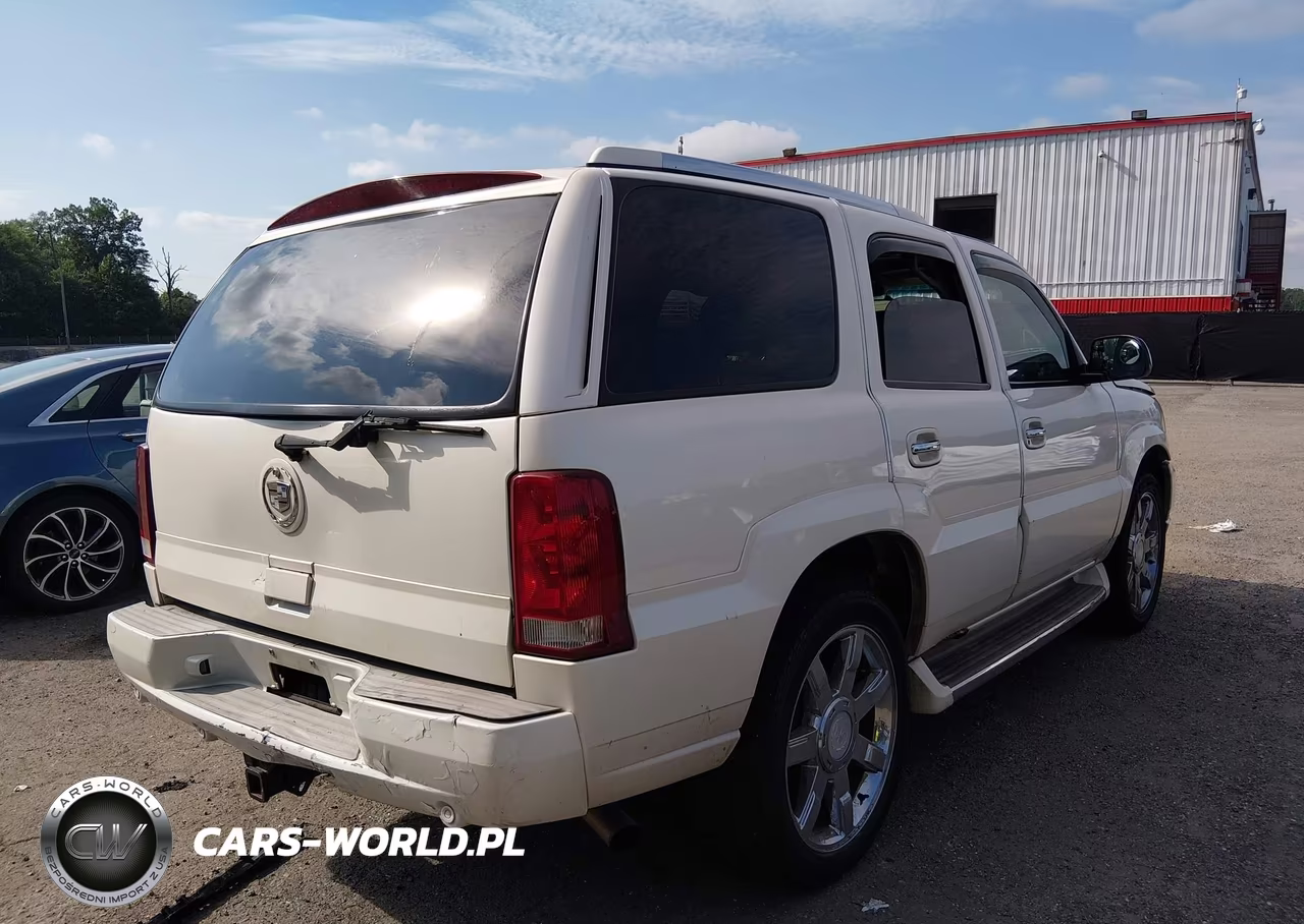 2002 Cadillac Escalade Standard VIN:1GYEK63N62R304744 - 4
