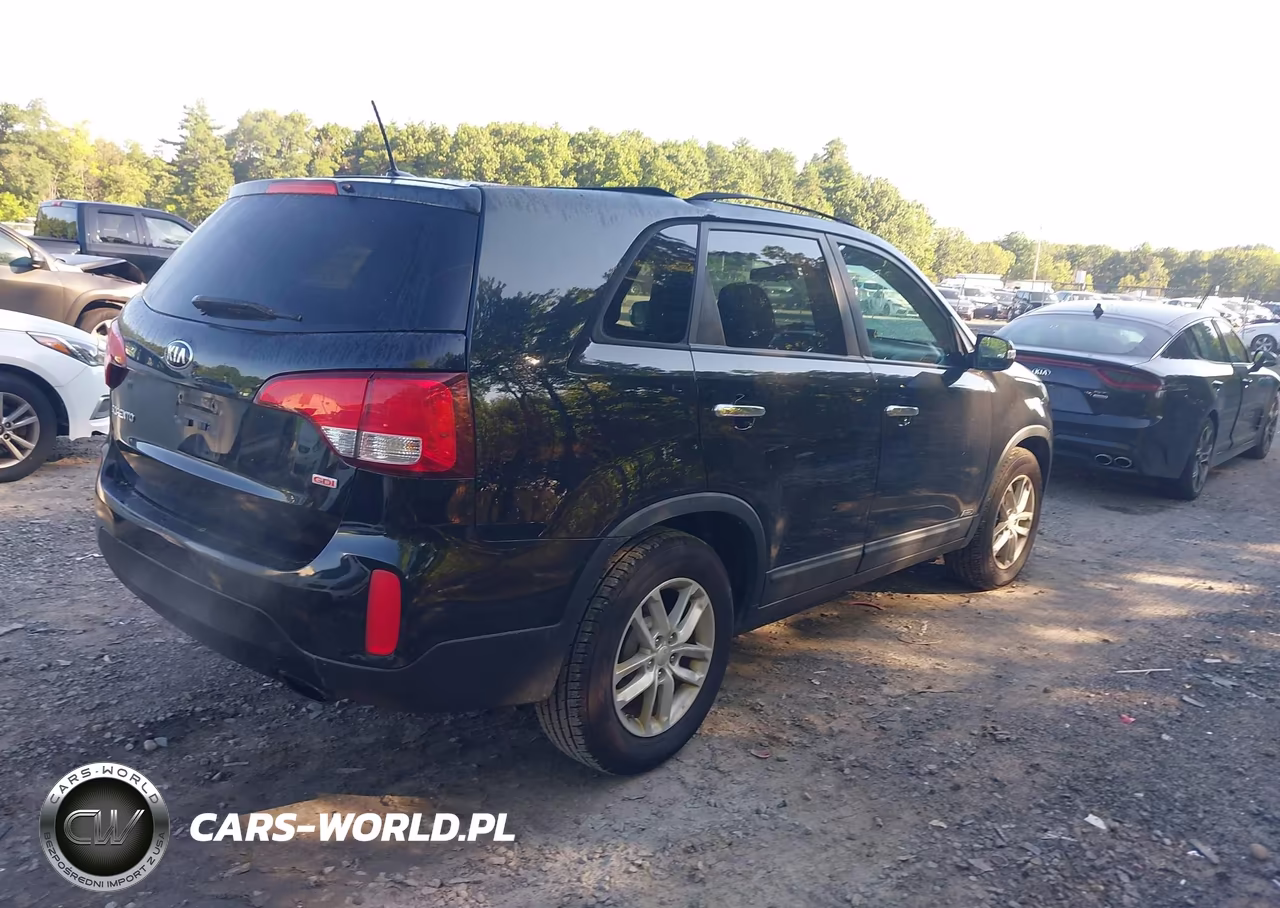 2015 Kia Sorento Lx VIN:5XYKTCA62FG650228 - 4