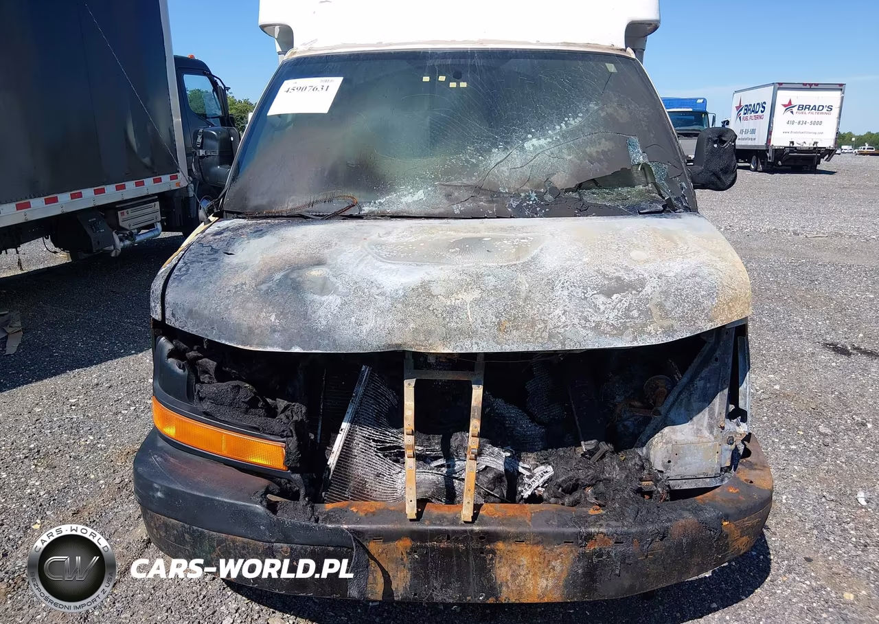 2005 Chevrolet Express Cutaway VIN:1GBHG31U451165380 - 10
