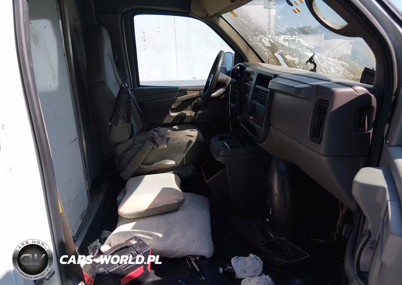 2005 Chevrolet Express Cutaway VIN:1GBHG31U451165380 - 5