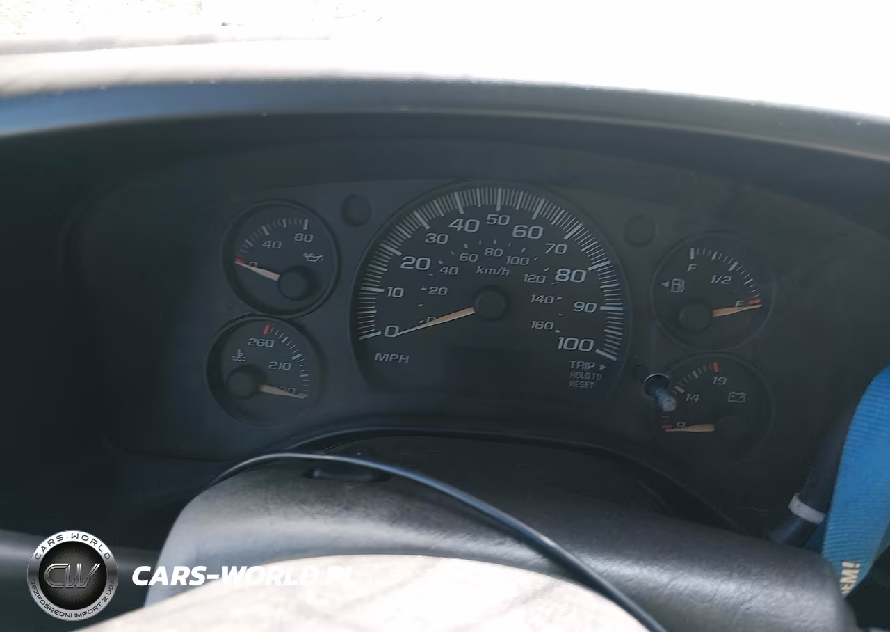 2005 Chevrolet Express Cutaway VIN:1GBHG31U451165380 - 6