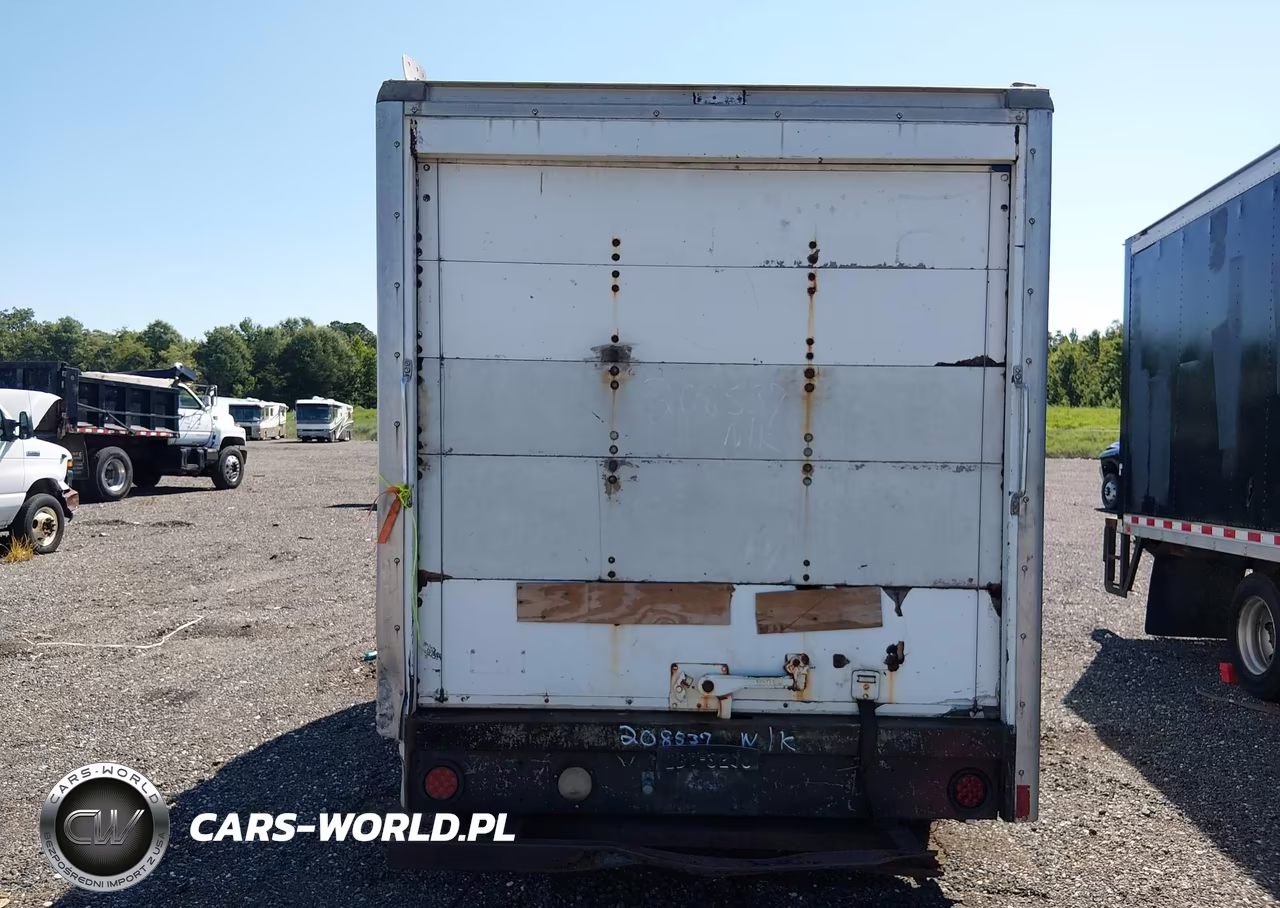 2005 Chevrolet Express Cutaway VIN:1GBHG31U451165380 - 8