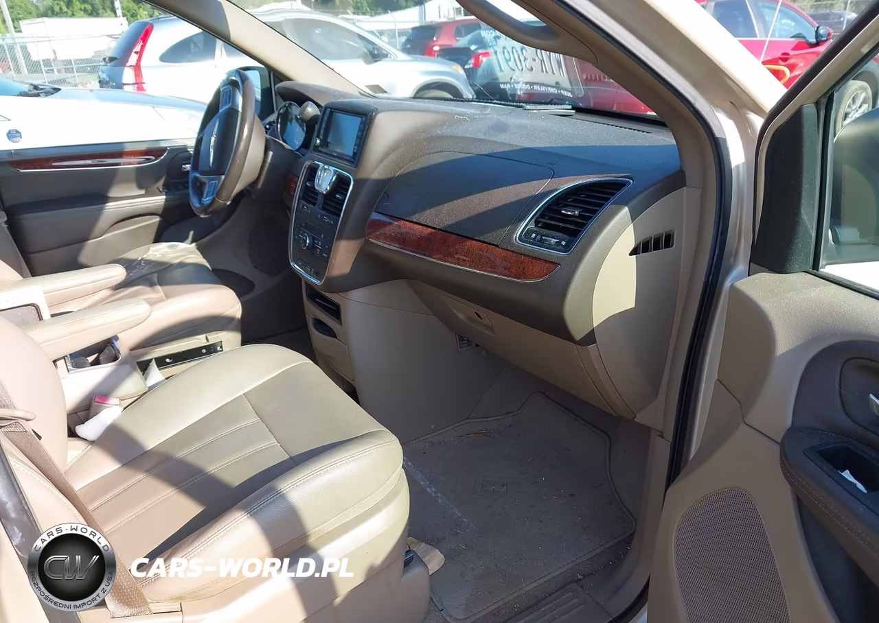 2013 Chrysler Town & Country Touring VIN:2C4RC1BG1DR677620 - 5