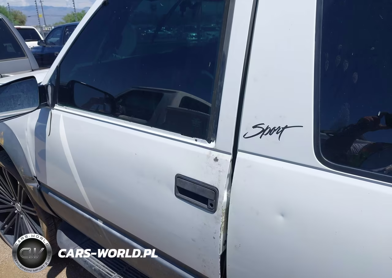 1998 Chevrolet Tahoe VIN:3GNEK18R8WG104644 - 12