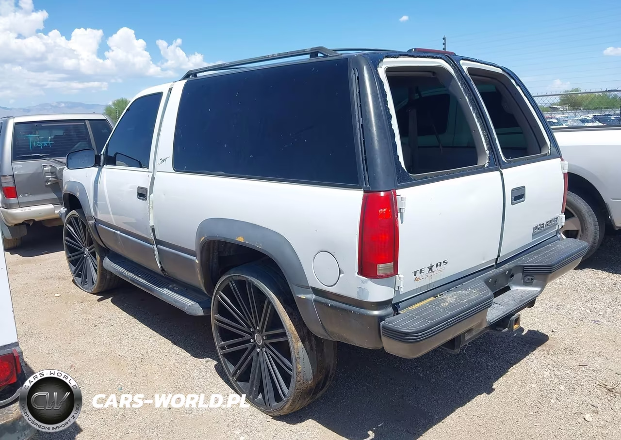 1998 Chevrolet Tahoe VIN:3GNEK18R8WG104644 - 3