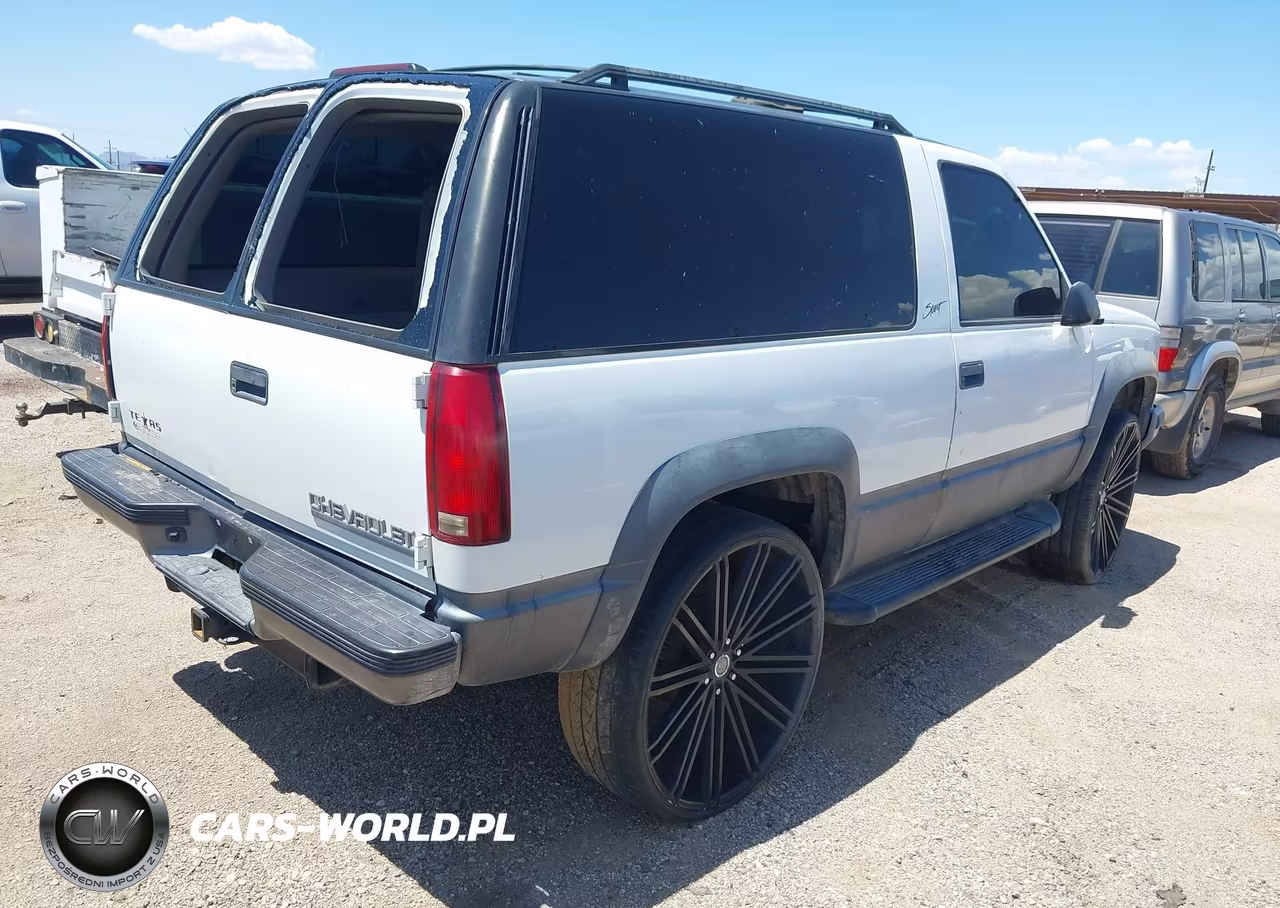 1998 Chevrolet Tahoe VIN:3GNEK18R8WG104644 - 4
