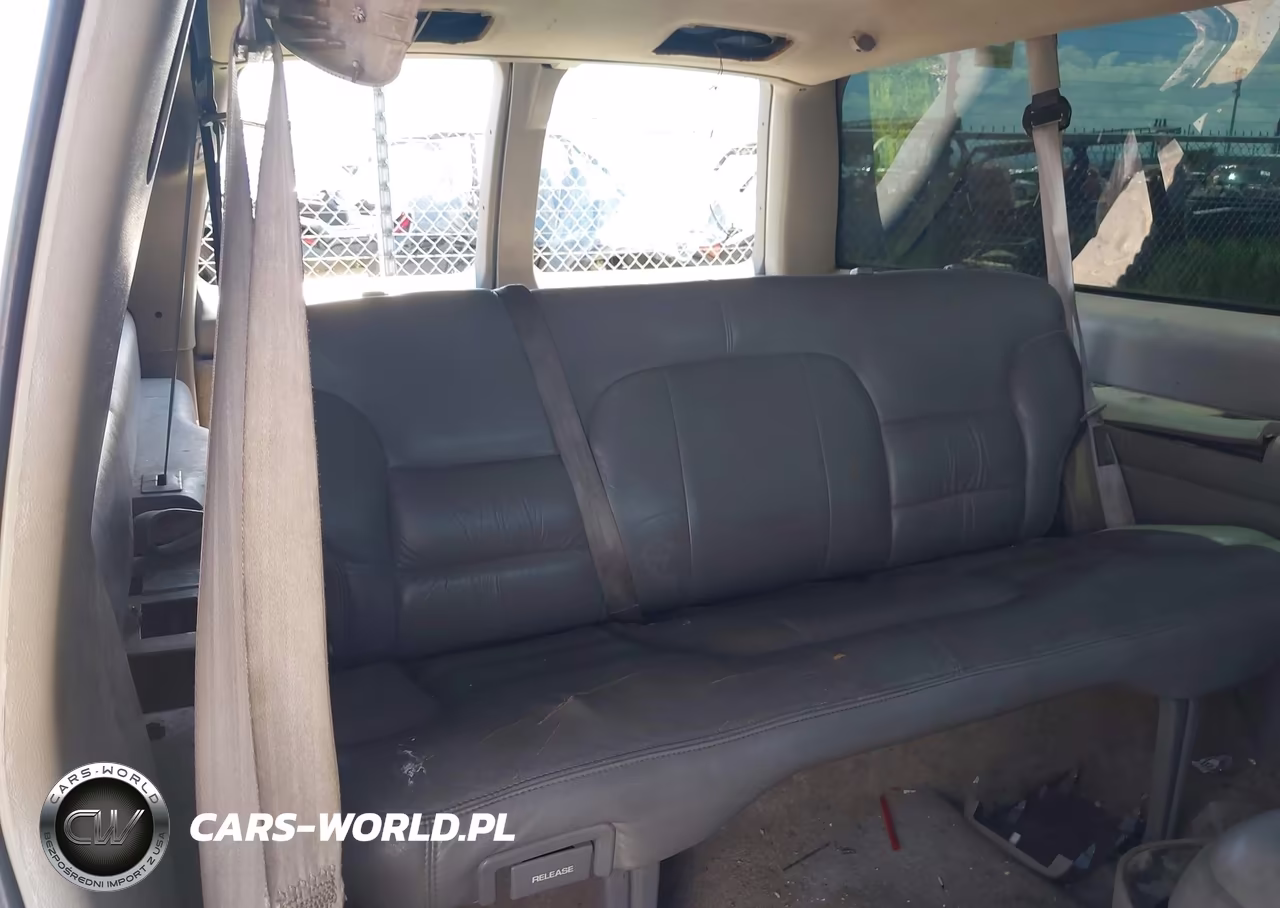 1998 Chevrolet Tahoe VIN:3GNEK18R8WG104644 - 8