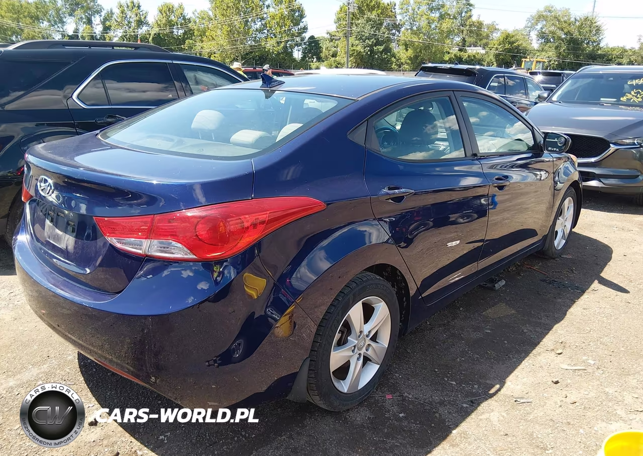 2013 Hyundai Elantra Gls VIN:5NPDH4AE2DH419939 - 4