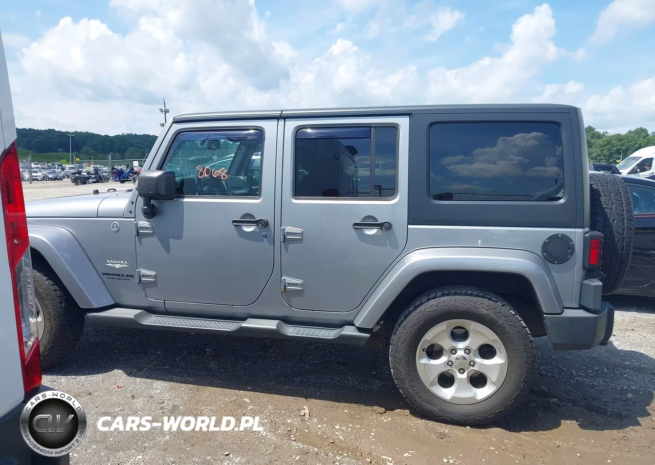 2015 Jeep Wrangler Unlimited Sahara VIN:1C4BJWEG7FL700409 - 14