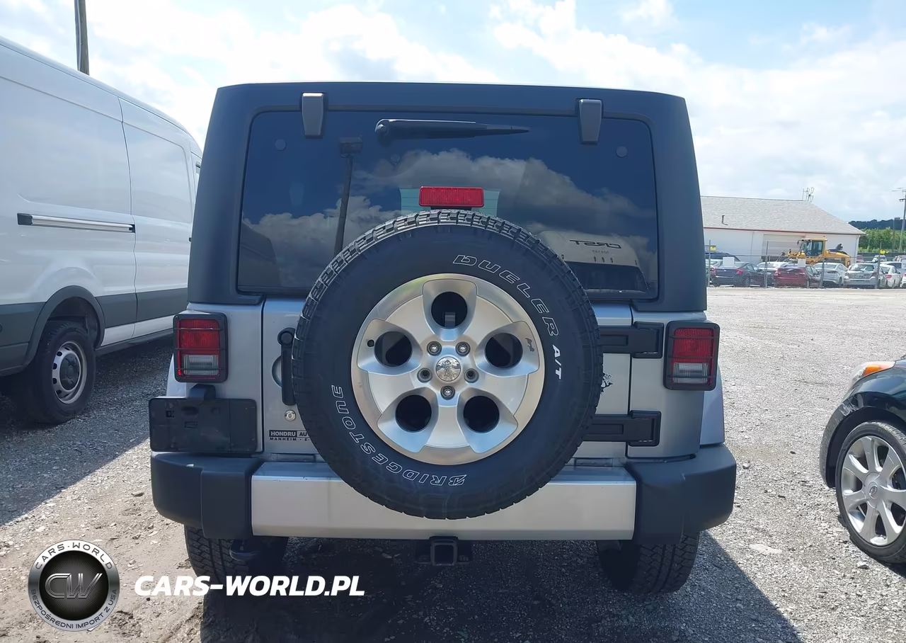 2015 Jeep Wrangler Unlimited Sahara VIN:1C4BJWEG7FL700409 - 16