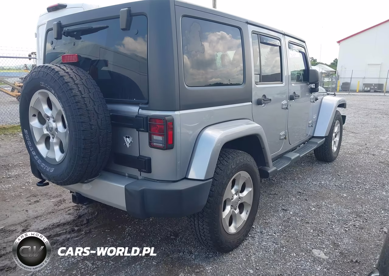 2015 Jeep Wrangler Unlimited Sahara VIN:1C4BJWEG7FL700409 - 4
