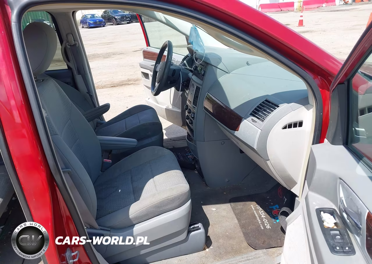 2010 Chrysler Town & Country Touring VIN:2A4RR5D16AR250096 - 5