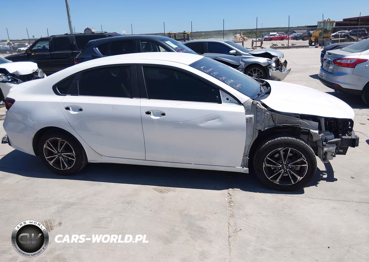 2024 Kia Forte Lxs VIN:3KPF24AD1RE772783 - 14
