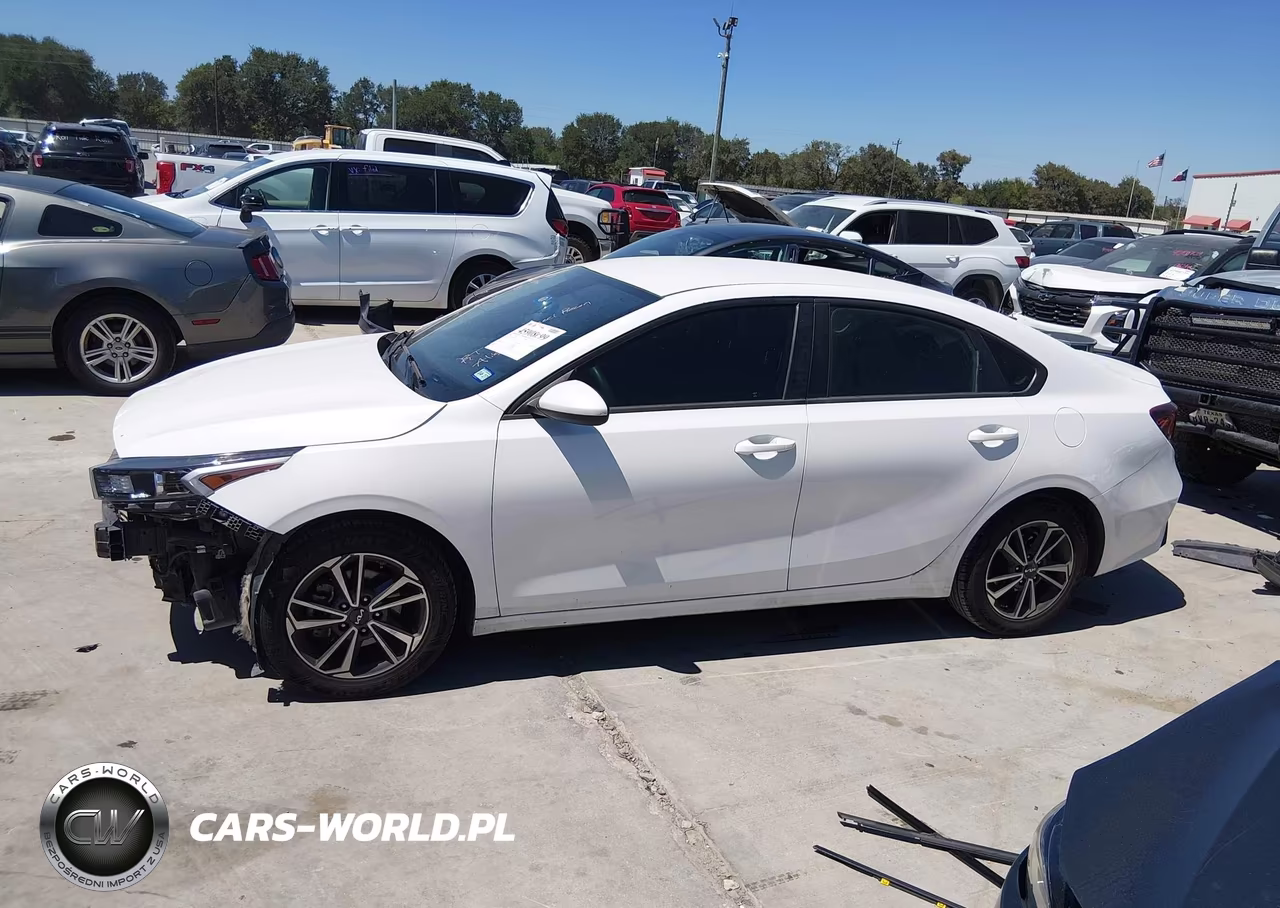 2024 Kia Forte Lxs VIN:3KPF24AD1RE772783 - 15