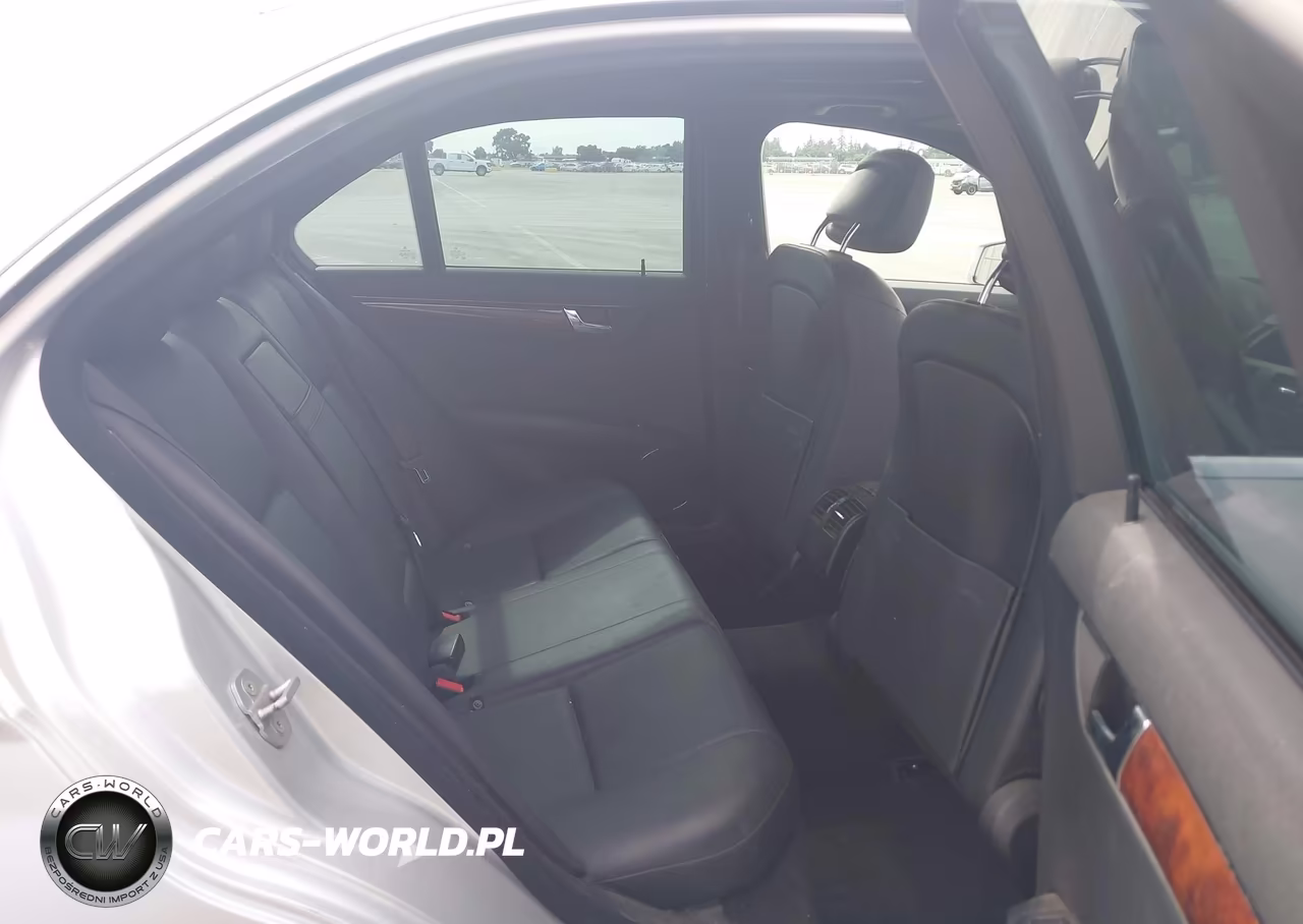 2010 Mercedes-Benz C 300 Sport VIN:WDDGF5EB1AF427583 - 8