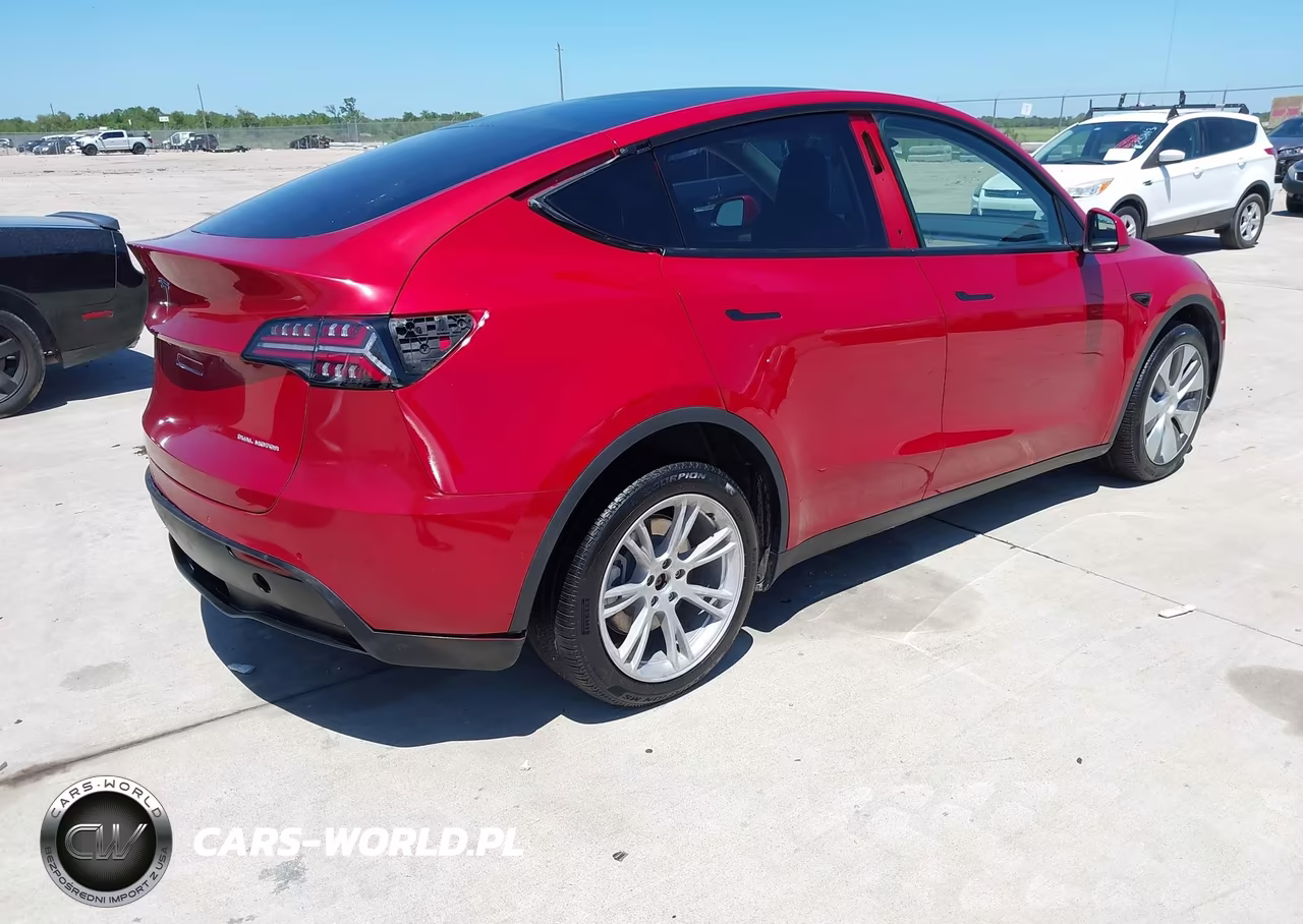 2024 Tesla Model Y VIN:7SAYGDEE5RA217617 - 4