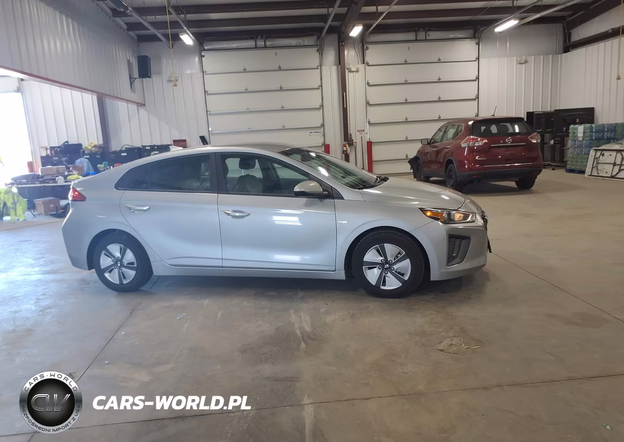 2020 Hyundai Ioniq Hybrid Blue VIN:KMHC65LC1LU219069 - 13