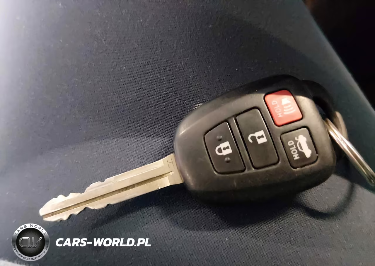 2016 Toyota Camry Le VIN:4T1BF1FK2GU510113 - 11