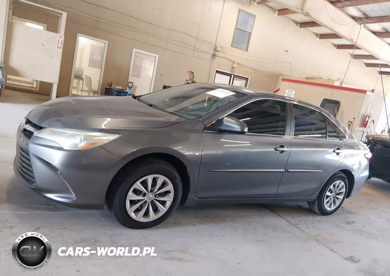 2016 Toyota Camry Le VIN:4T1BF1FK2GU510113 - 14