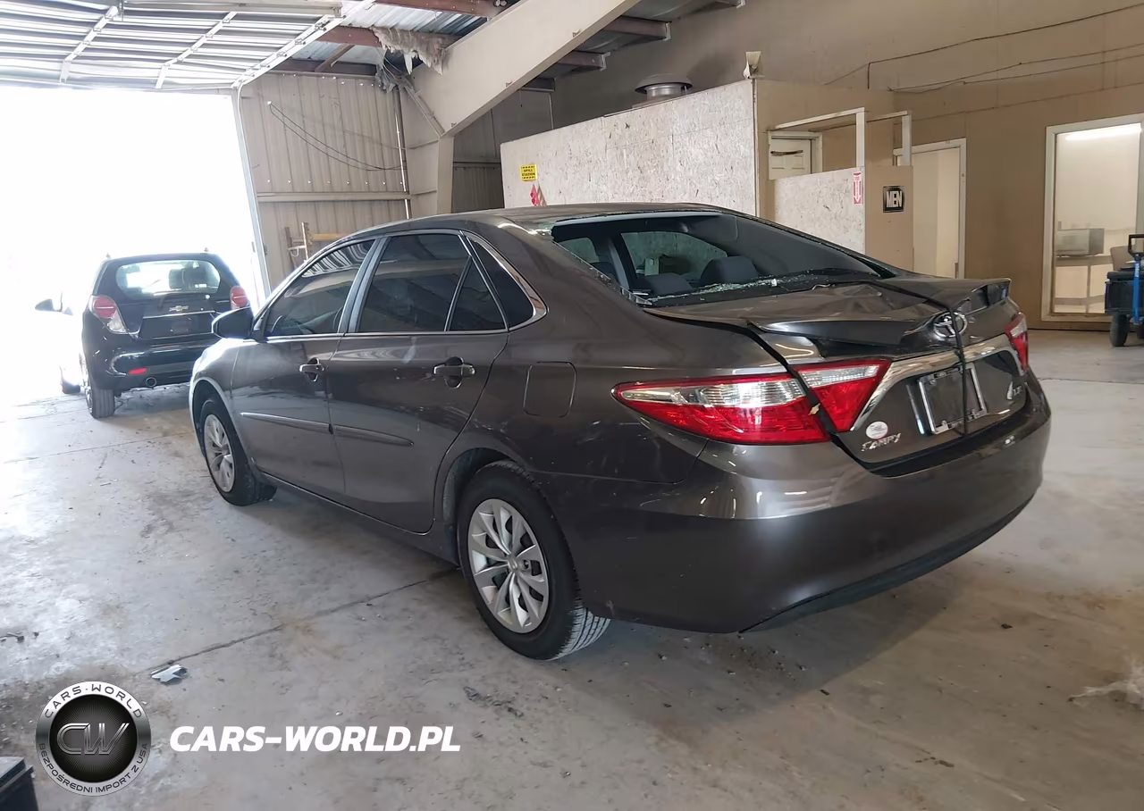 2016 Toyota Camry Le VIN:4T1BF1FK2GU510113 - 3