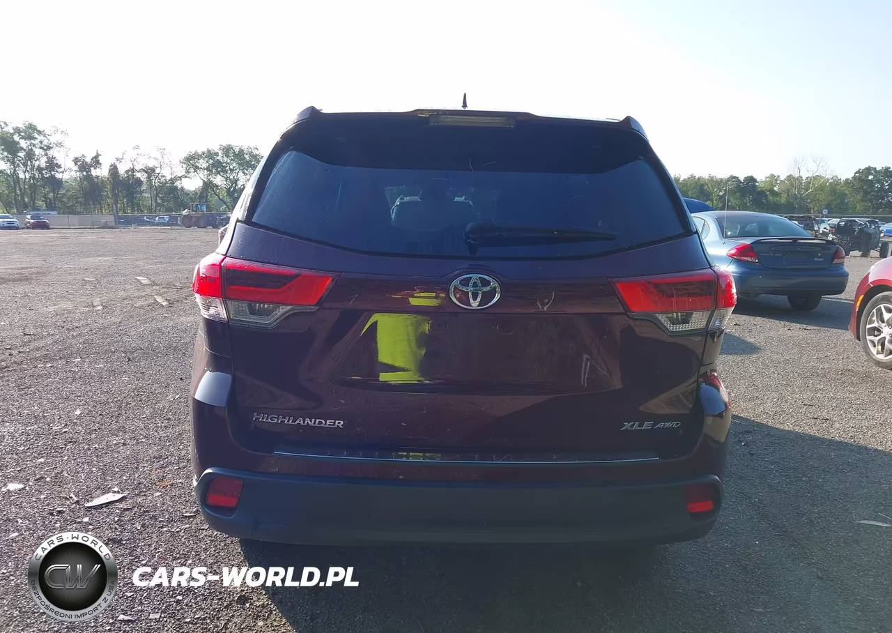 2019 Toyota Highlander Xle VIN:5TDJZRFH5KS726111 - 17