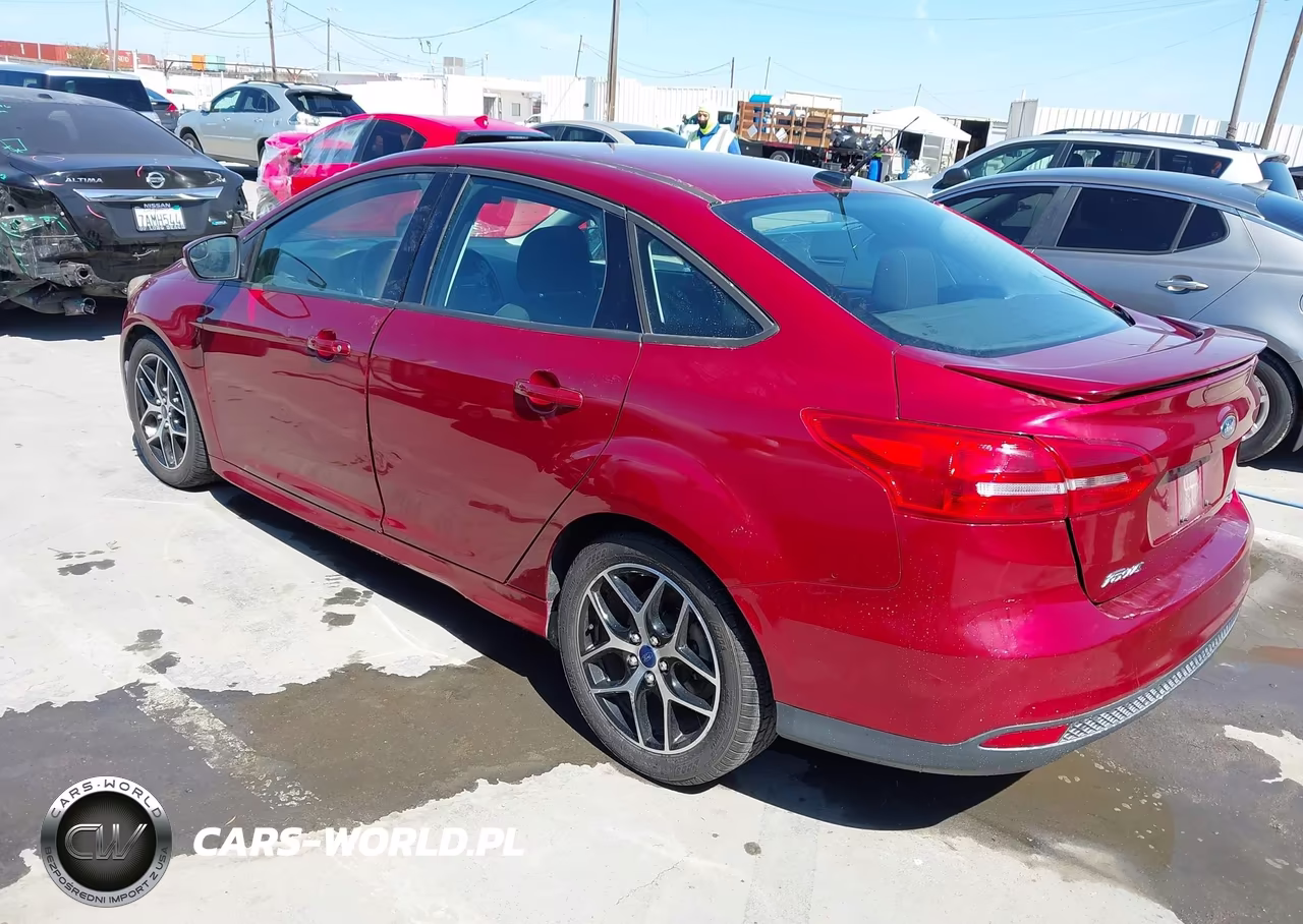 2015 Ford Focus Se VIN:1FADP3F21FL221823 - 3
