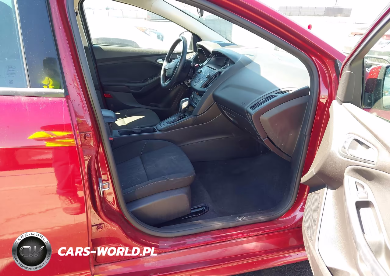 2015 Ford Focus Se VIN:1FADP3F21FL221823 - 5