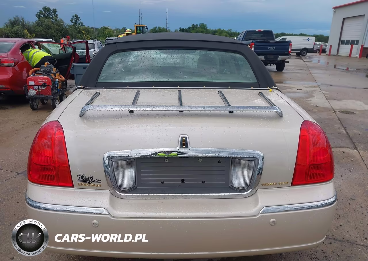 2003 Lincoln Town Car Cartier VIN:1LNHM83W23Y693158 - 11