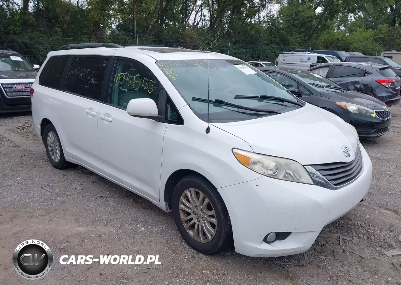 2013 Toyota Sienna Xle V6 8 Passenger