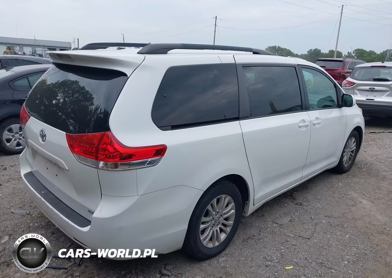 2013 Toyota Sienna Xle V6 8 Passenger VIN:5TDYK3DCXDS397884 - 4