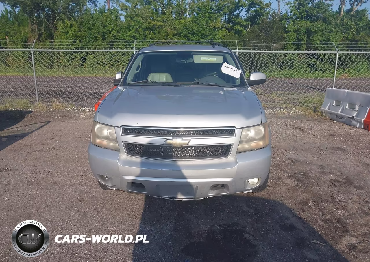 2011 Chevrolet Suburban Lt VIN:1GNSCJE03BR346855 - 12