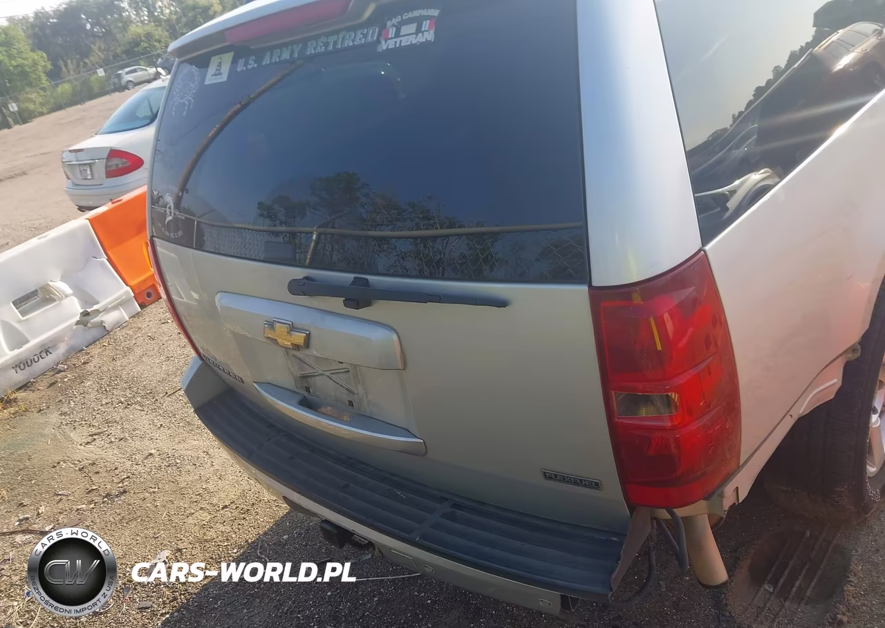 2011 Chevrolet Suburban Lt VIN:1GNSCJE03BR346855 - 16