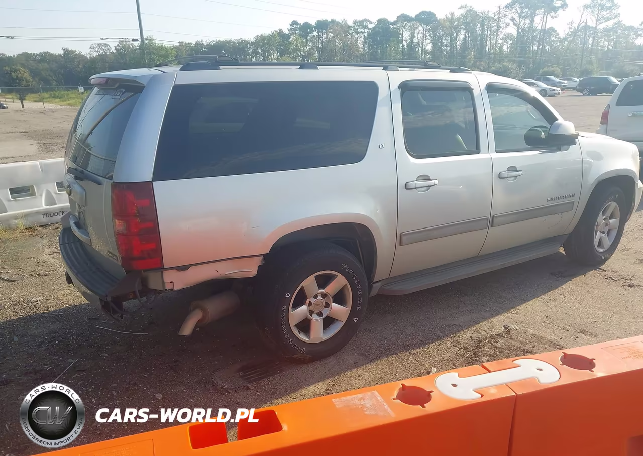2011 Chevrolet Suburban Lt VIN:1GNSCJE03BR346855 - 4