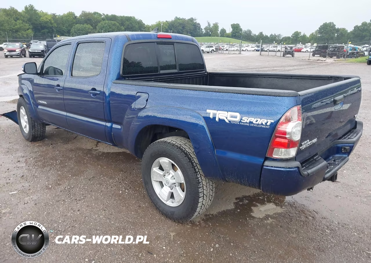 2015 Toyota Tacoma Base V6 VIN:3TMMU4FNXFM074063 - 3