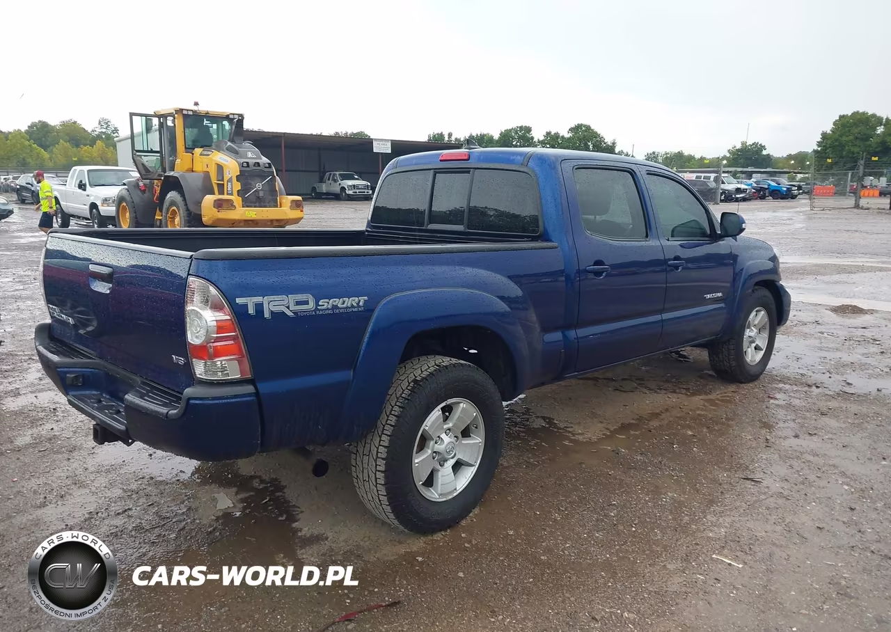 2015 Toyota Tacoma Base V6 VIN:3TMMU4FNXFM074063 - 4