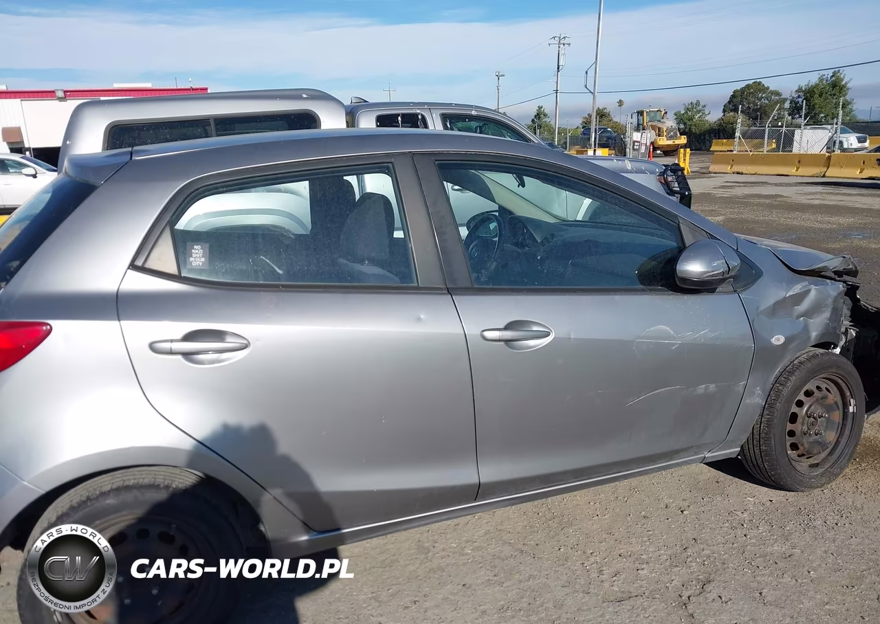 2013 Mazda Mazda2 Sport VIN:JM1DE1KZXD0163393 - 14