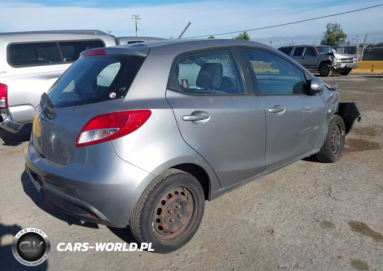 2013 Mazda Mazda2 Sport VIN:JM1DE1KZXD0163393 - 4