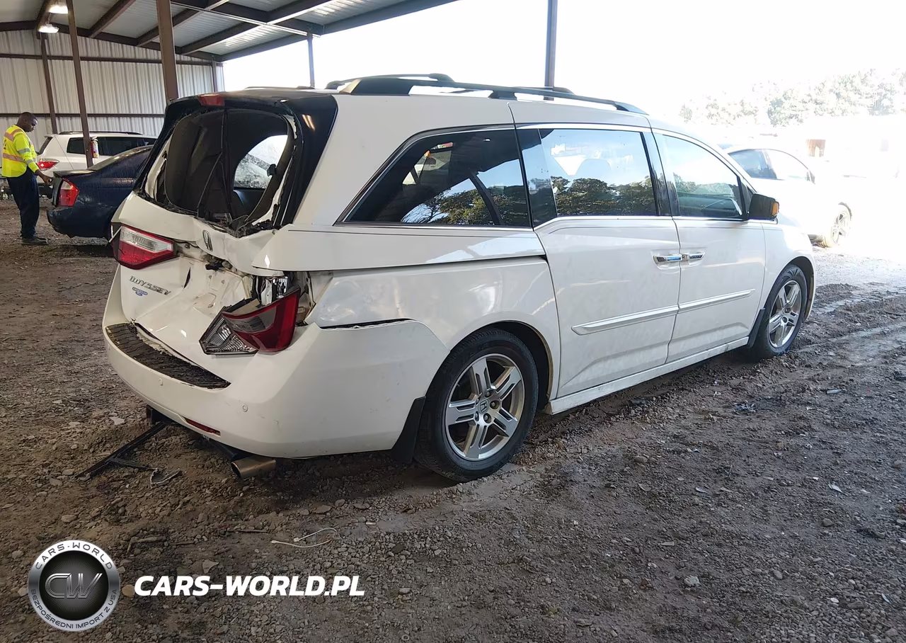 2011 Honda Odyssey Touring-Touring Elite VIN:5FNRL5H95BB002412 - 4